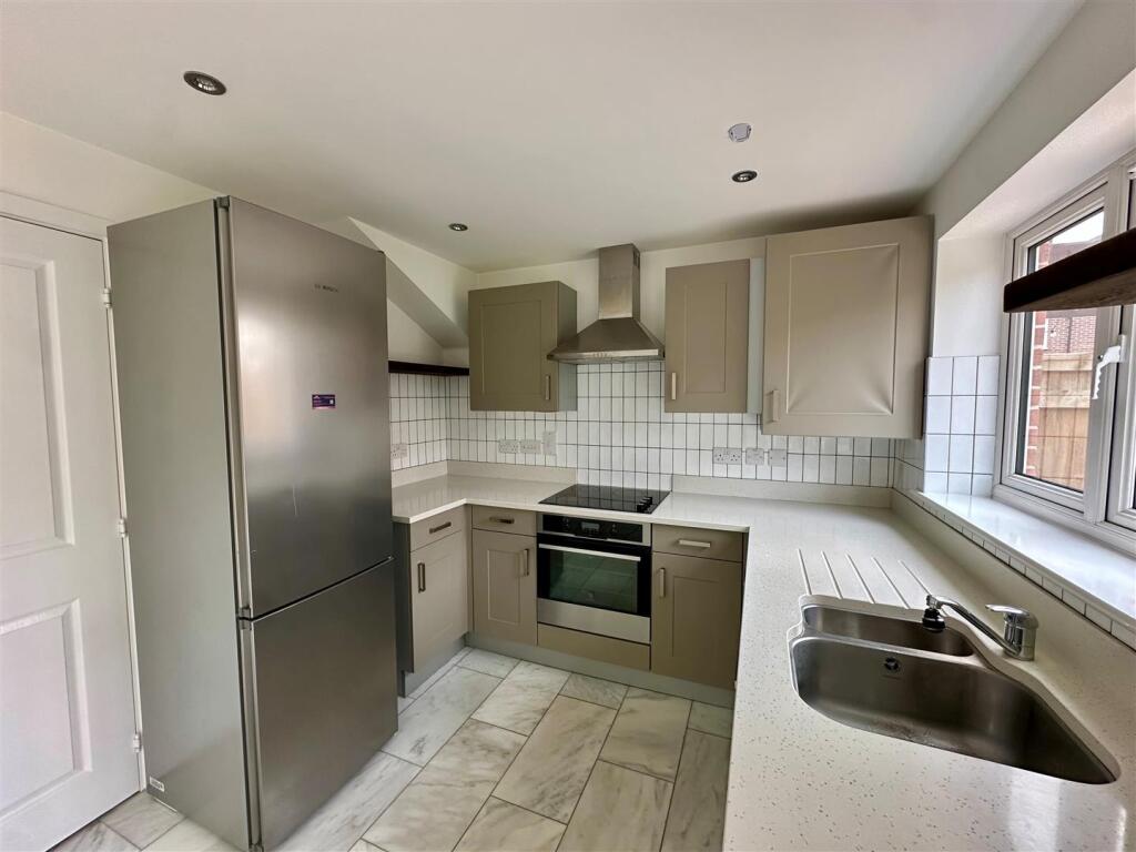 Kitchen 2.jpg