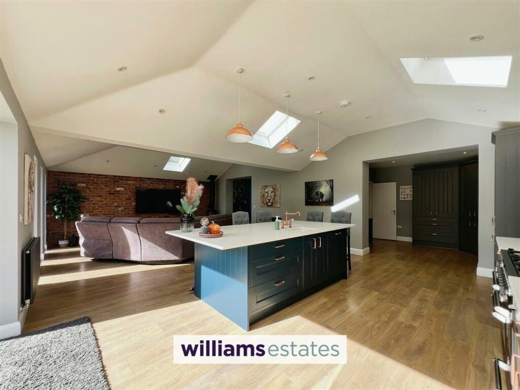 Kitchen/Open Plan Living Area