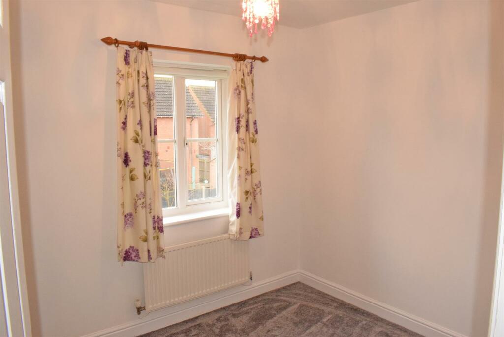 37 small bedroom.jpg