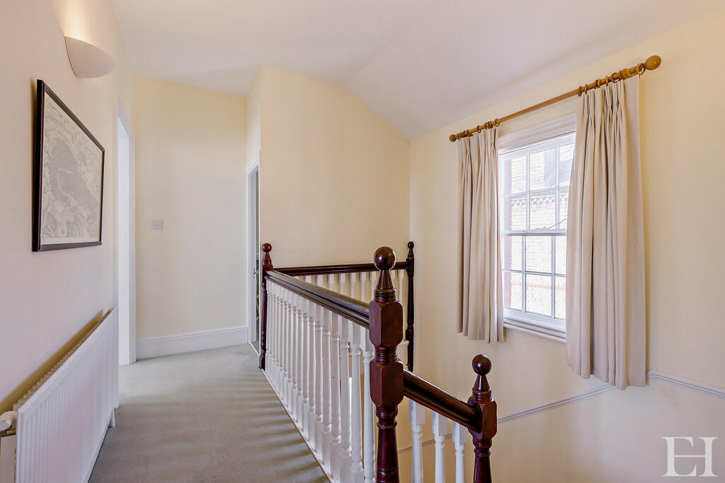 8647635-interiorW...