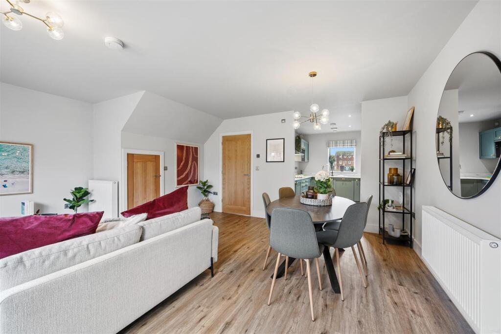 Lounge-Diner to Kitchen.jpg