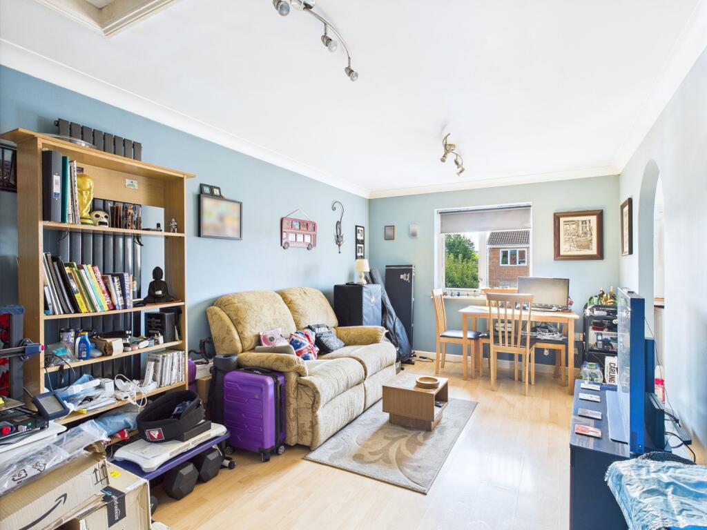 CAM01338G0-PR0129-STILL003