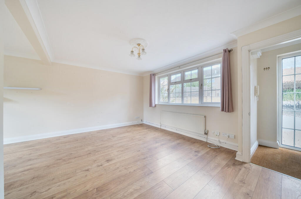 1348349-10-68b5c6...