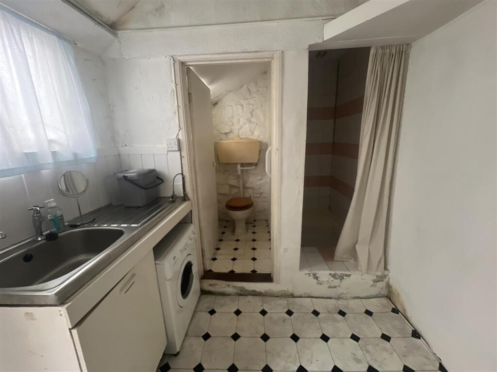 Utility Room (with Shower &amp; WC)
