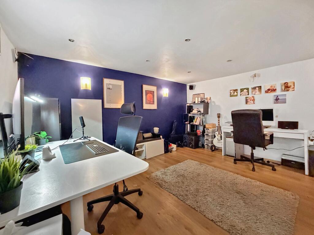 Detached Office/Cinema Room