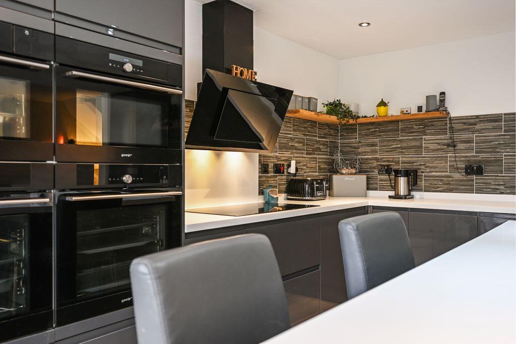 Kitchen Breakfast Bar