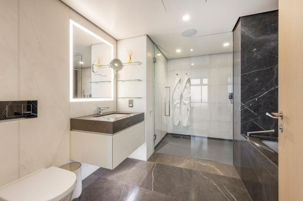 bathroom (1).jpg