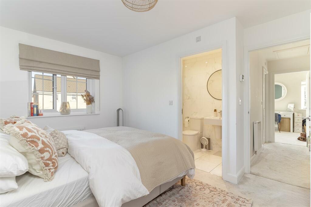Master Bedroom - B.jpg