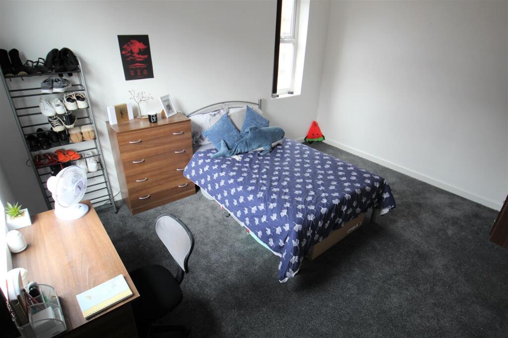 Bedroom 2.2.jpg