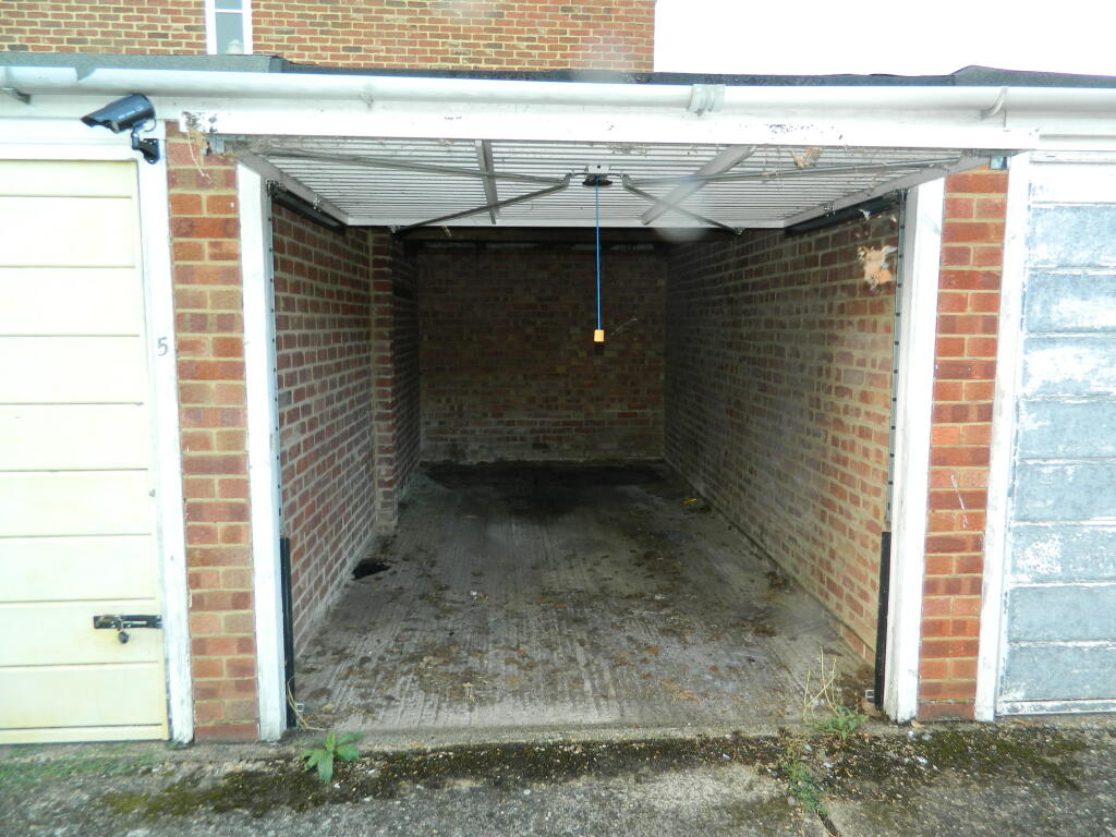 garage in block