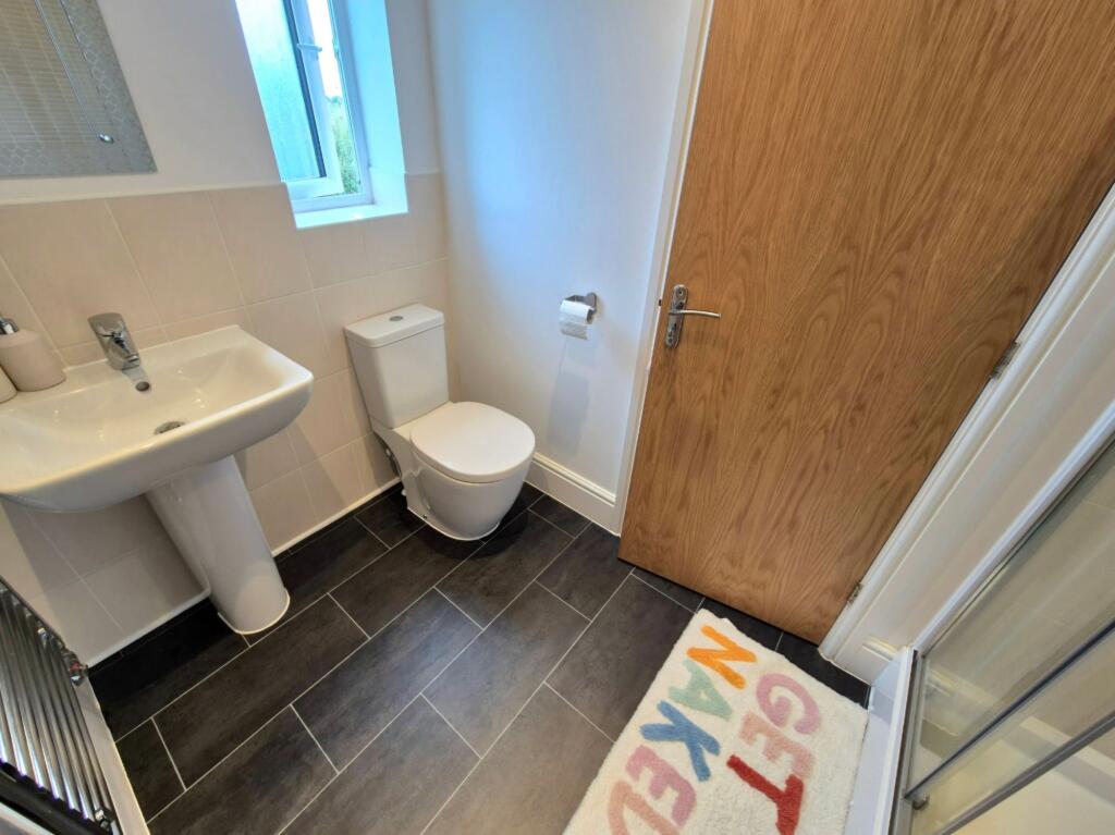 Jack &amp; Jill shower room