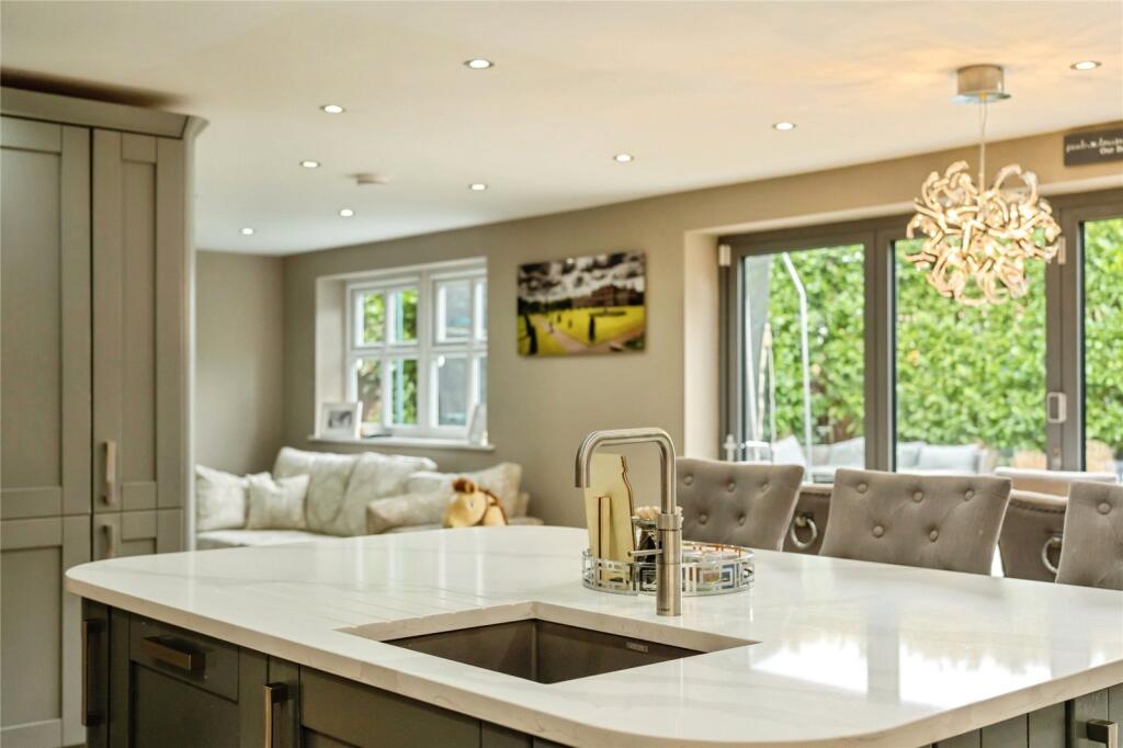 Kitchen/Diner/Family