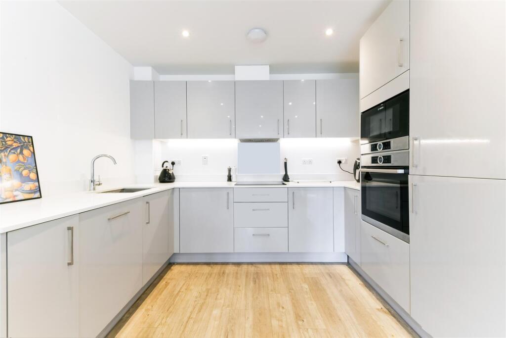 AURORA HOUSE, FLAT (1).jpg