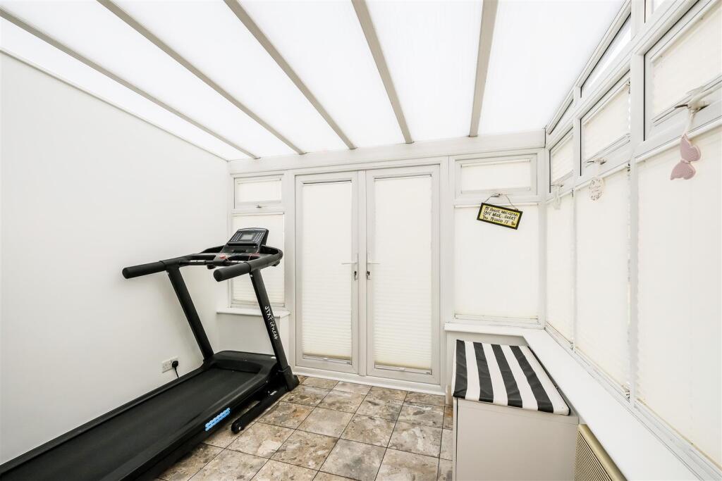 10, Priory Close-30.jpg