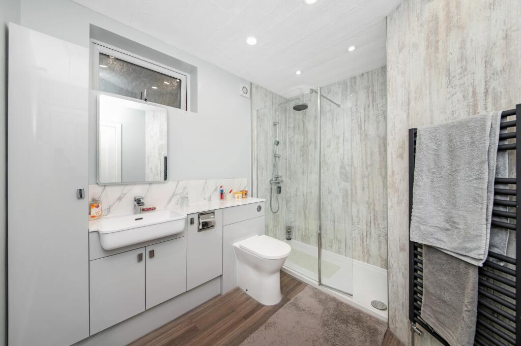 HOUSE SHOWER ROOM