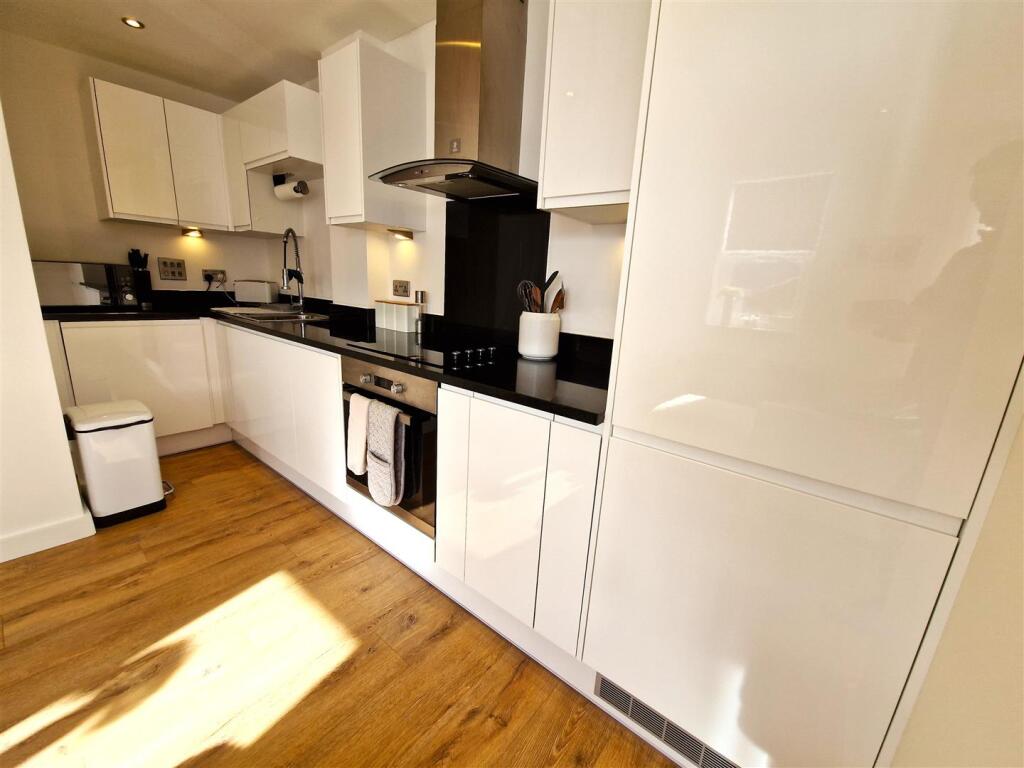 Cresent House 43 - Kitchen.jpg