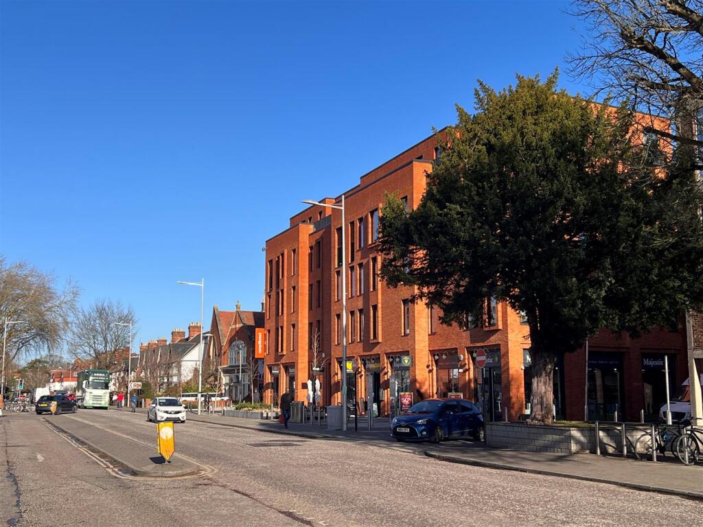 SUMMERTOWN STREET SCENE.jpg