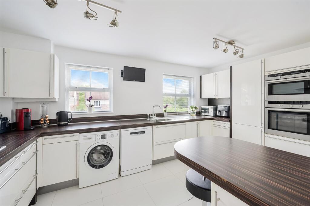 ST THERESA CLOSE (20).jpg