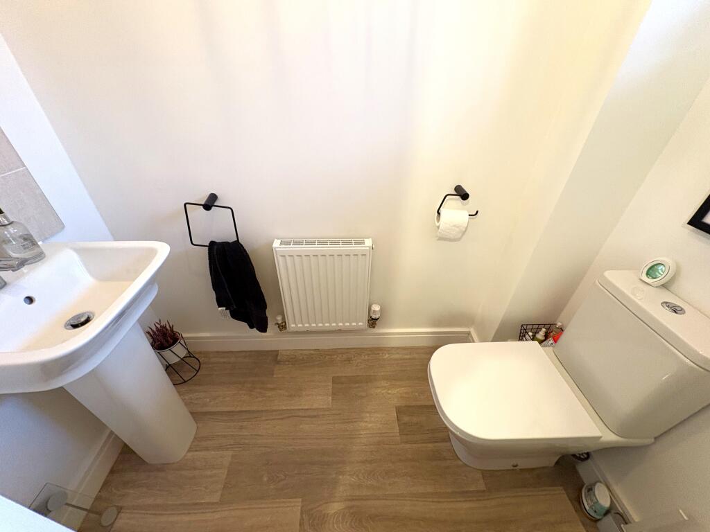 Cloakroom/wc