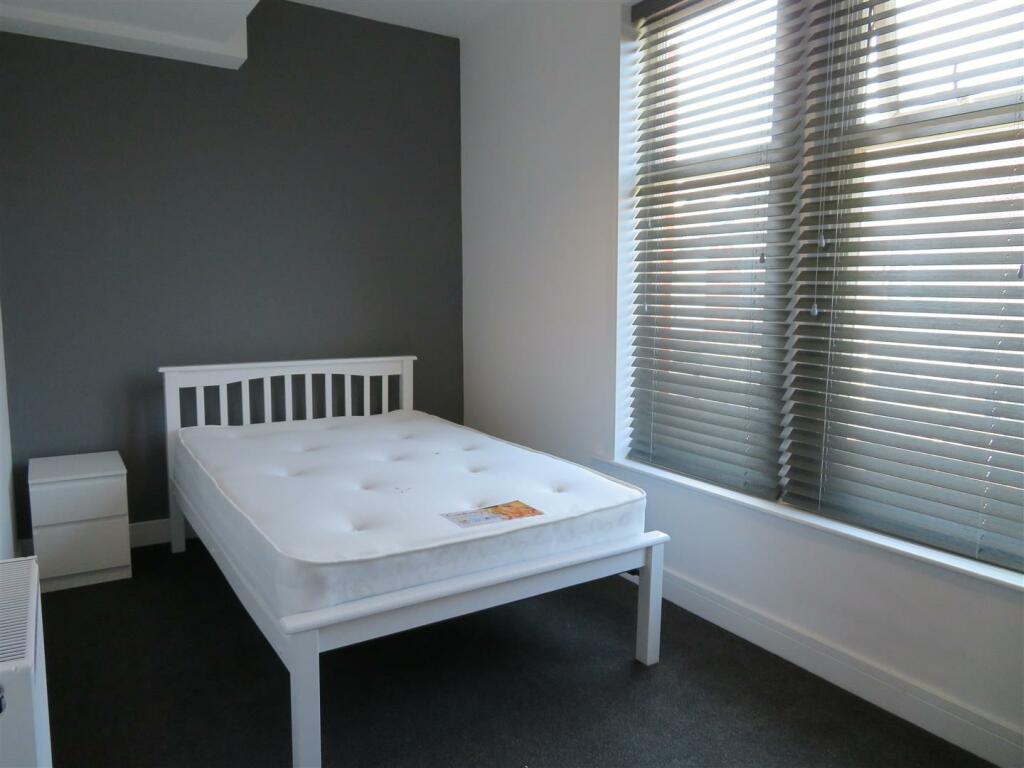 59 Manners Bed6.JPG