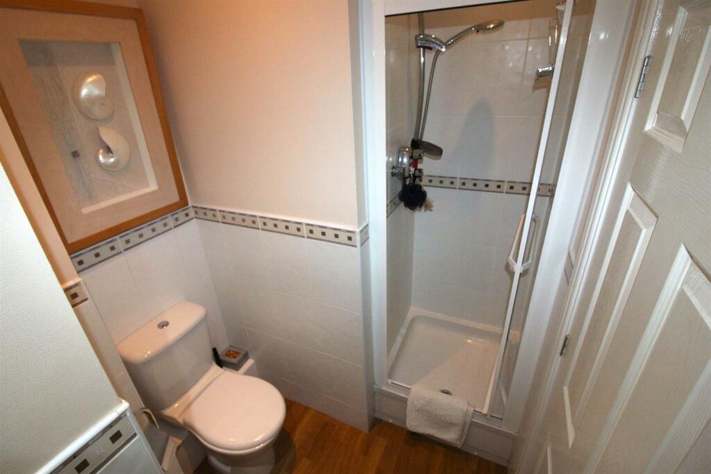 Bedroom two en suite.JPG