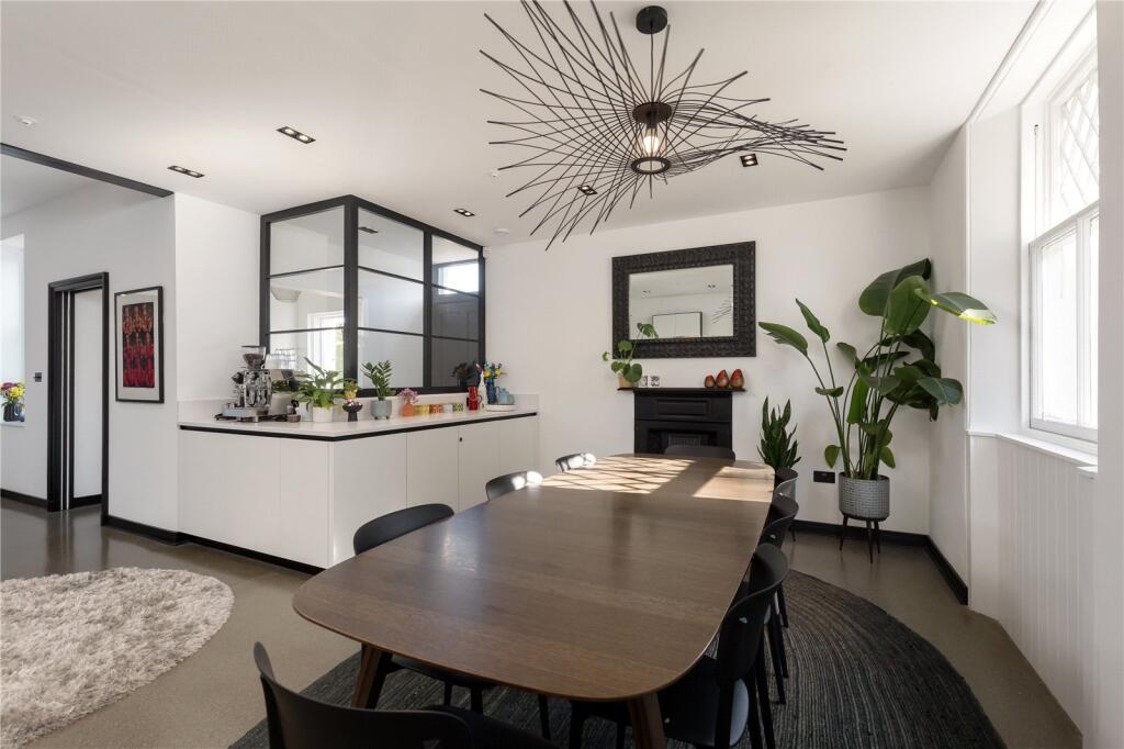 Breakfast Room