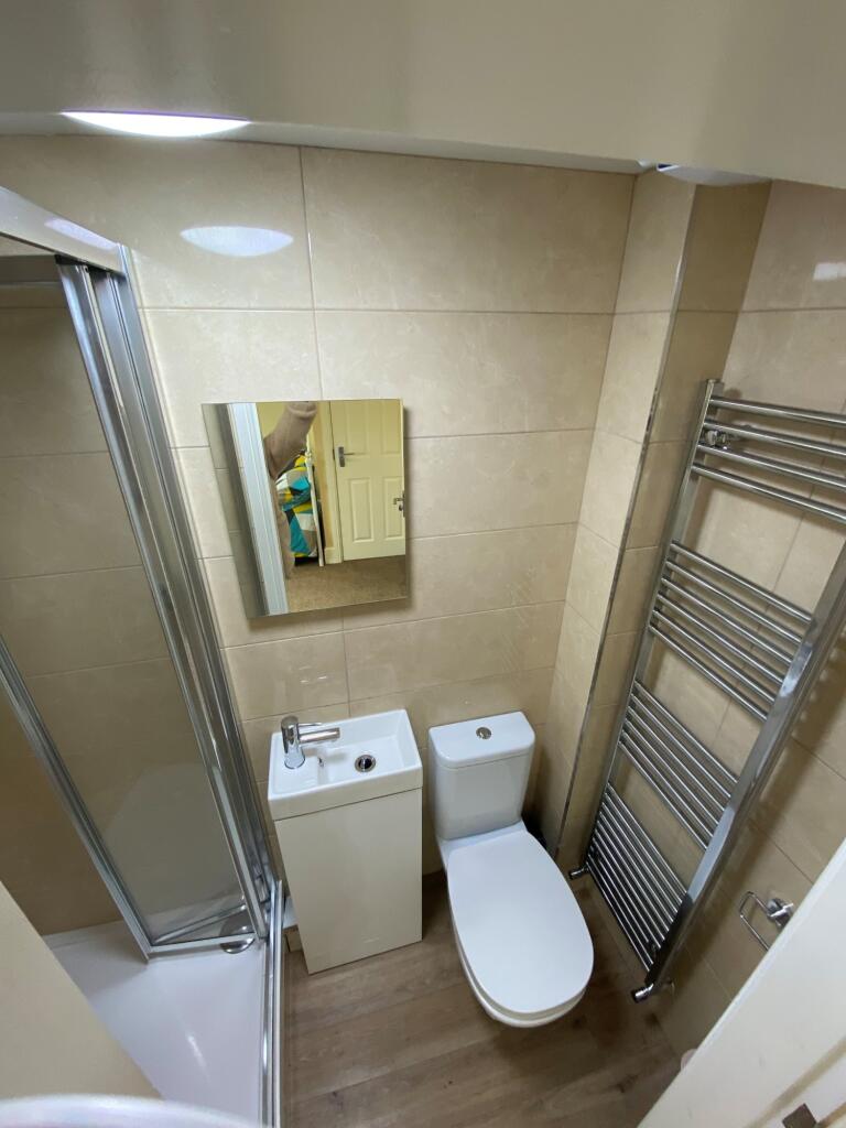 room 6 ensuite