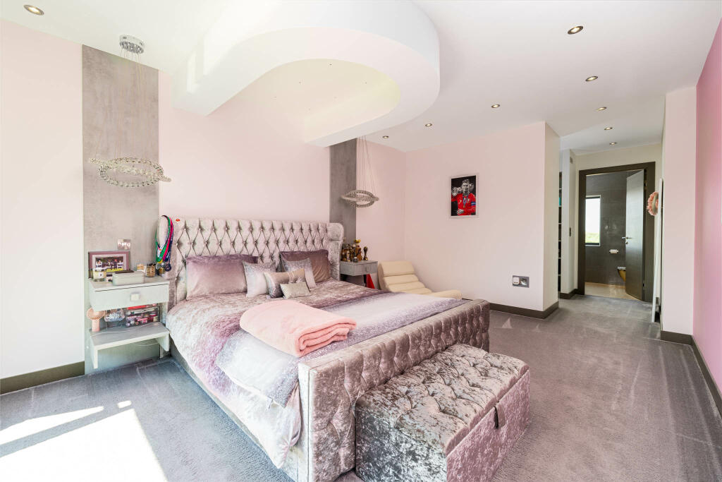20230615-1057_Highfields Farm, Moss Hall Road, OL1