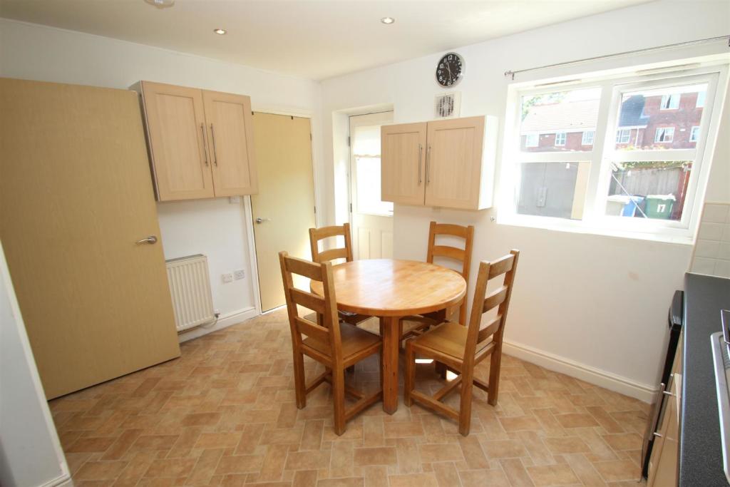 Breakfast Kitchen 2