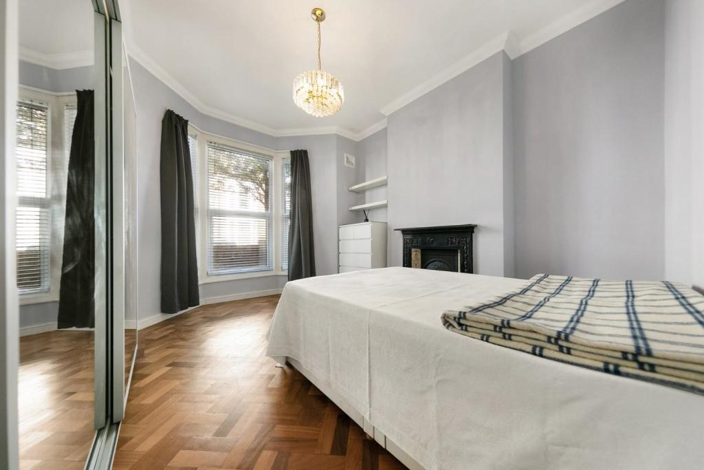 Bedroom (2).jpg