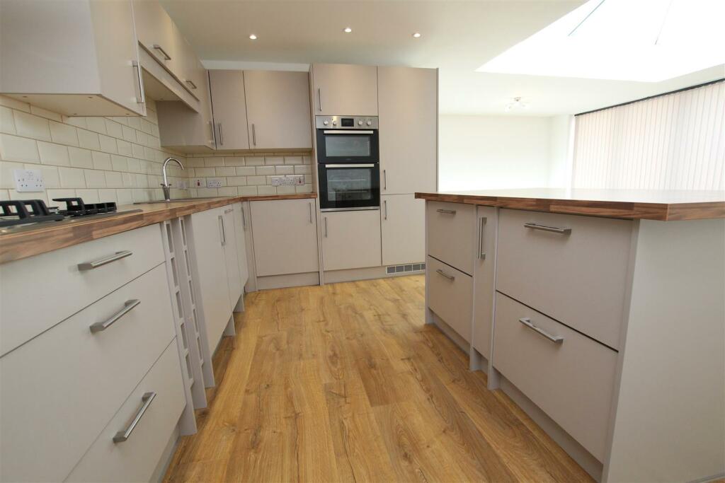 Open plan Lounge/Kitchen