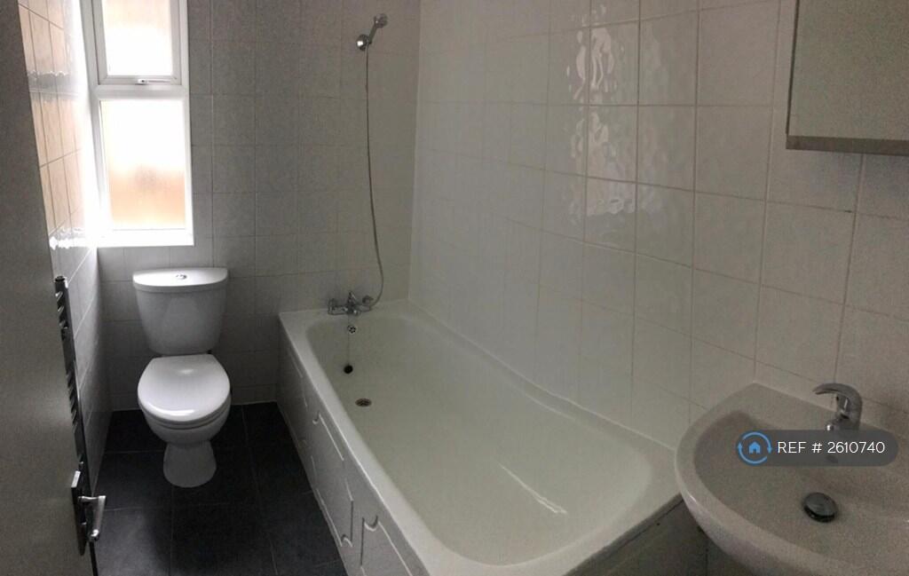 Fully Fitted Bathroom/Shower