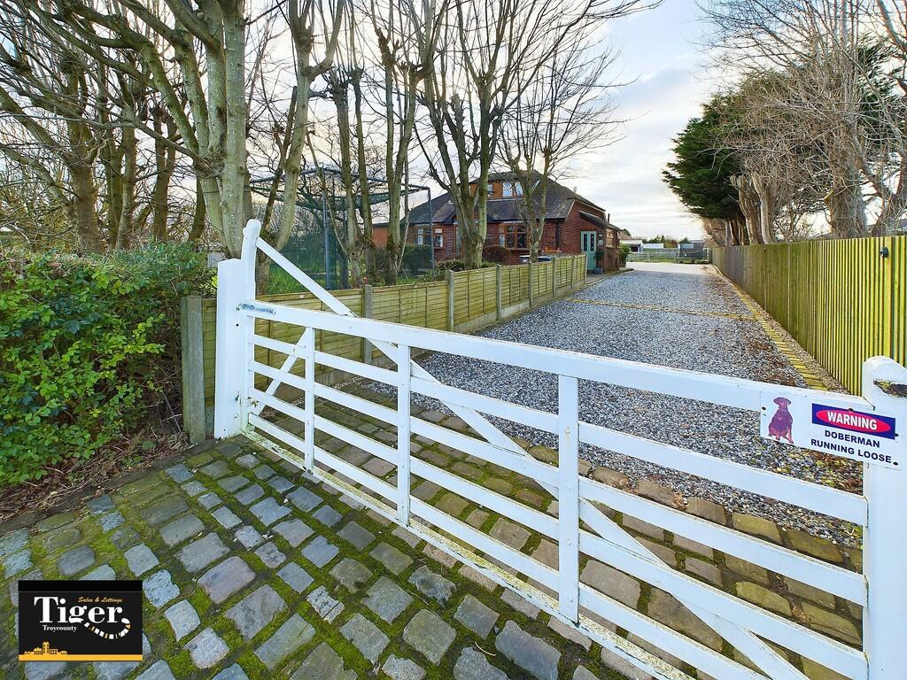 CAM02176G0-PR0427...