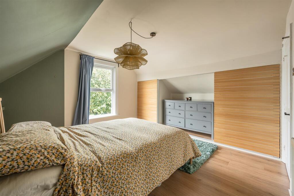 Queens Grove Road E4