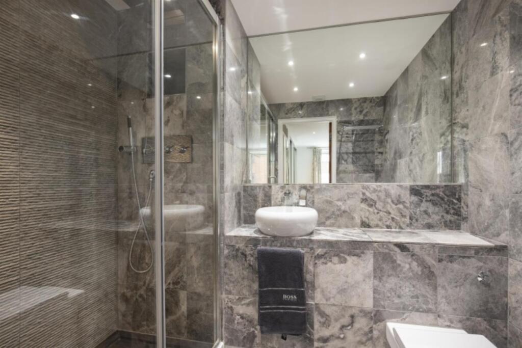 Consort Rise House 203 - bat_lge