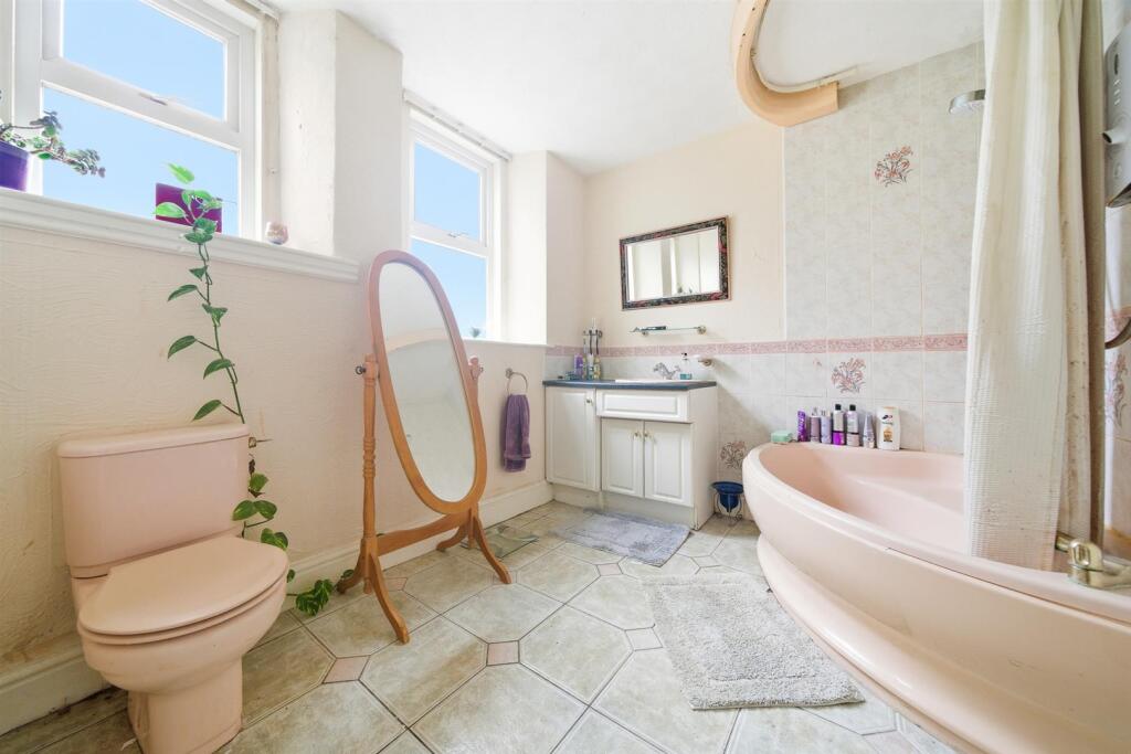 Bathroom.jpg