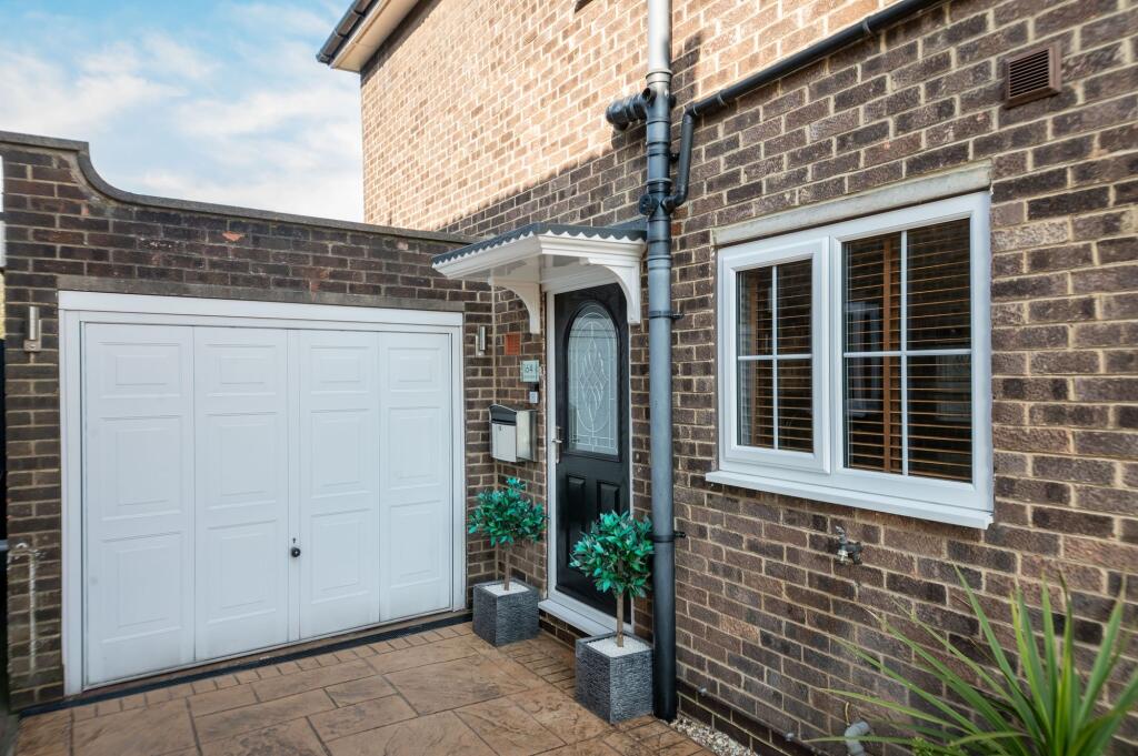 GARAGE/SIDE EXTERNAL