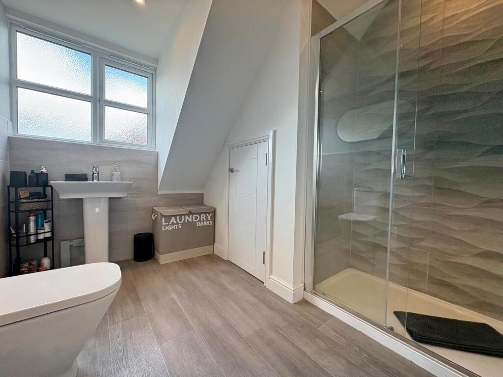 55 Walker en-suite.jpg