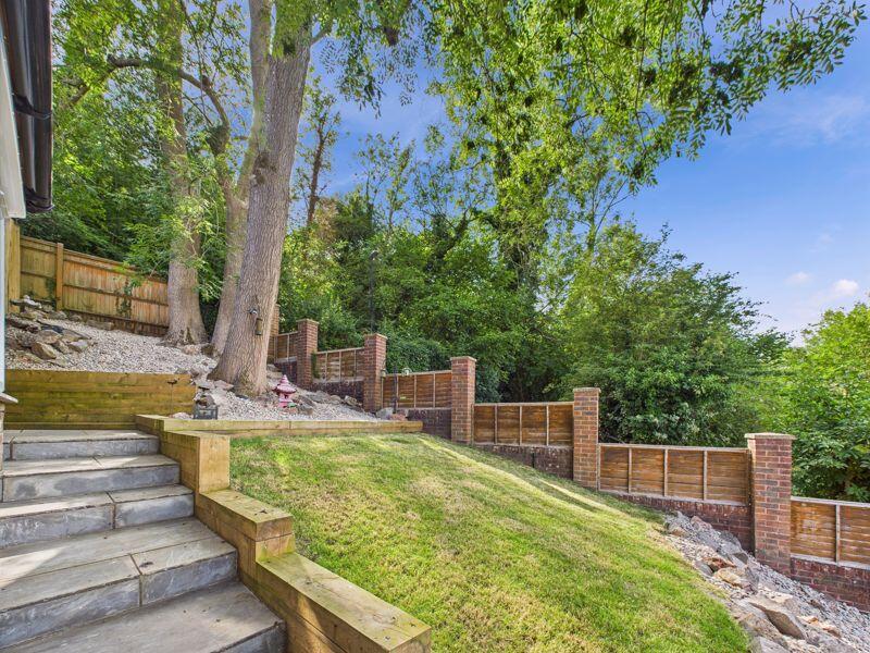 LANDSCAPED FRONT GARDEN