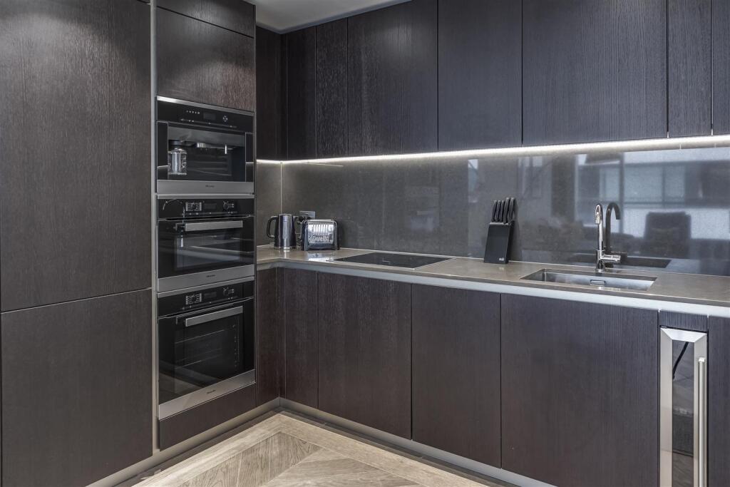 Kitchen - Balmoral House, One Tower Bridge - Prope