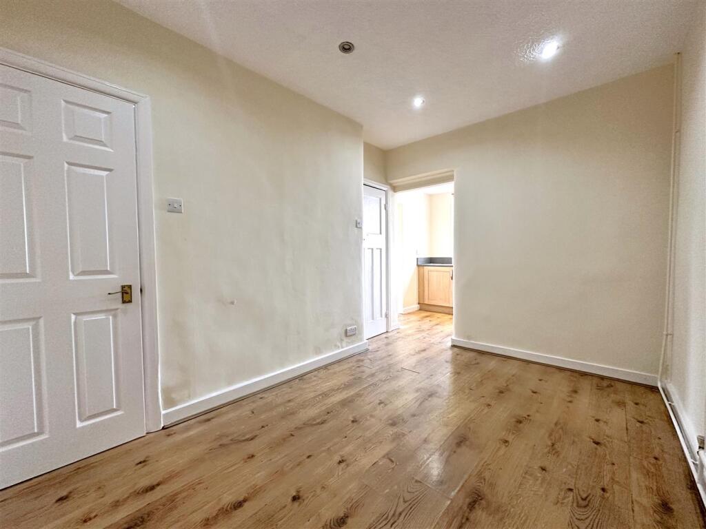 Dining Room Into Kitchen 425