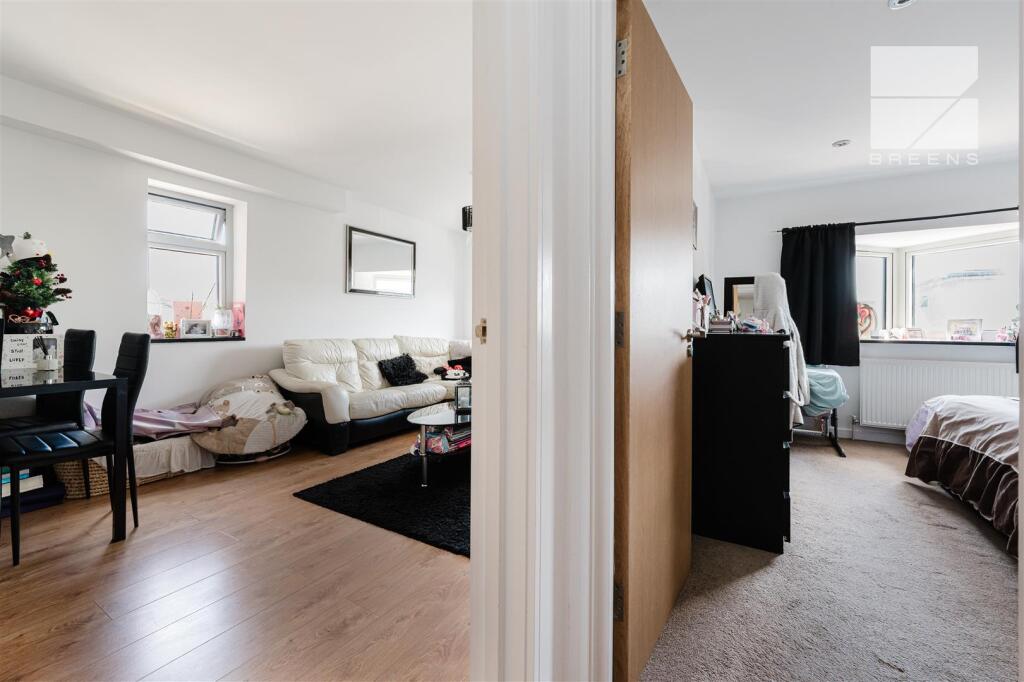 Flat 5, Capital House_0009.jpg