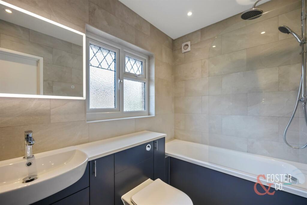 Sandringham Close_5-005.jpg