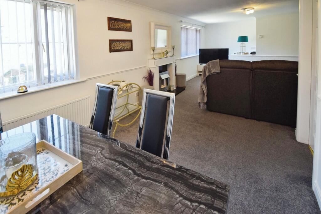 01bc2be4-Dining 2...