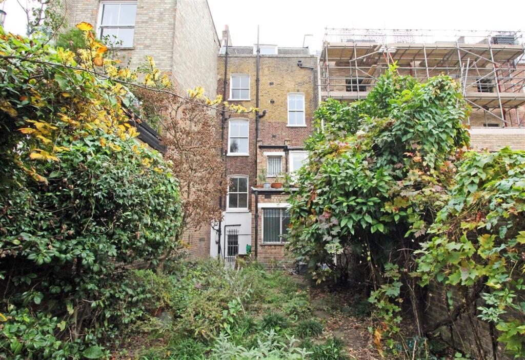 IMG_6702 garden rear.jpg