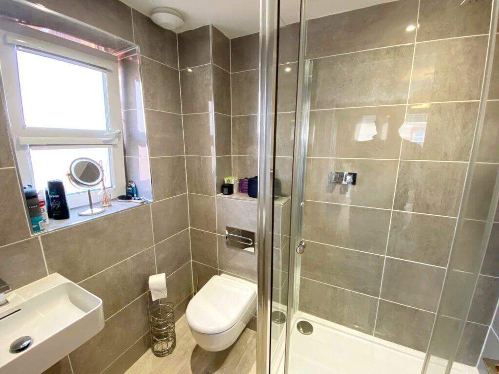 MASTER EN-SUITE