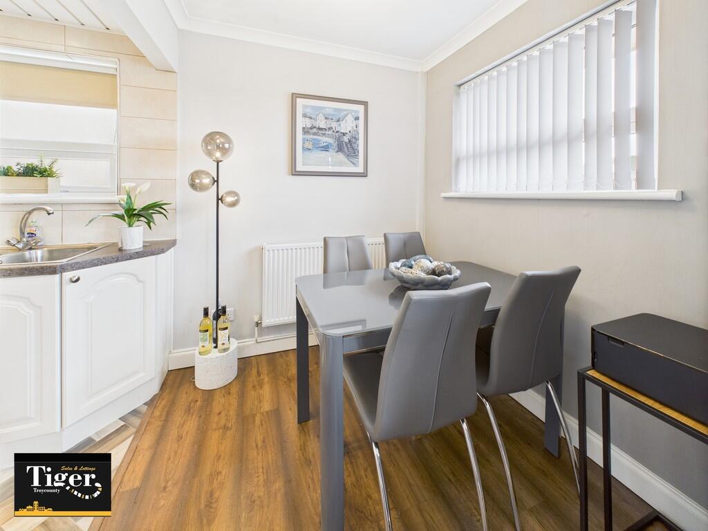 CAM02176G0-PR0602...