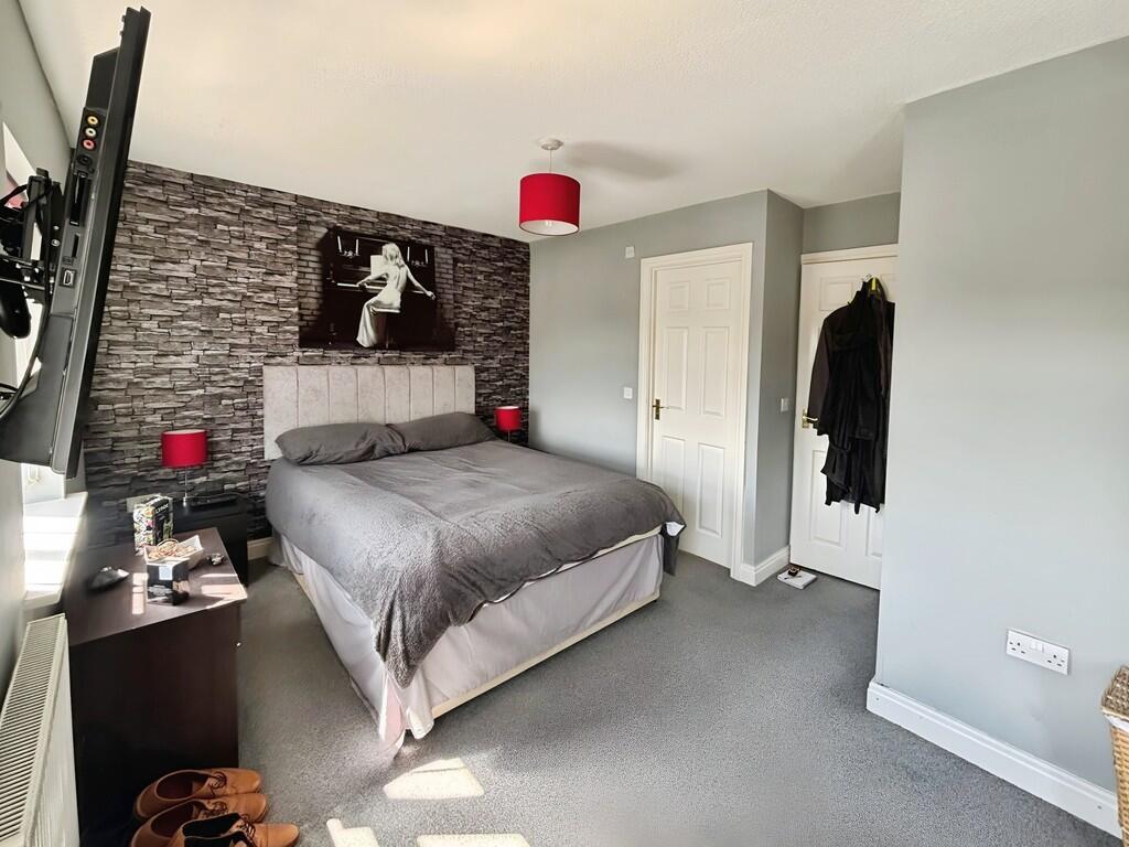 31007169-WhatsApp...