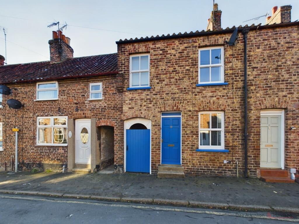3 Bedroom Mid Terrace House - For Sale