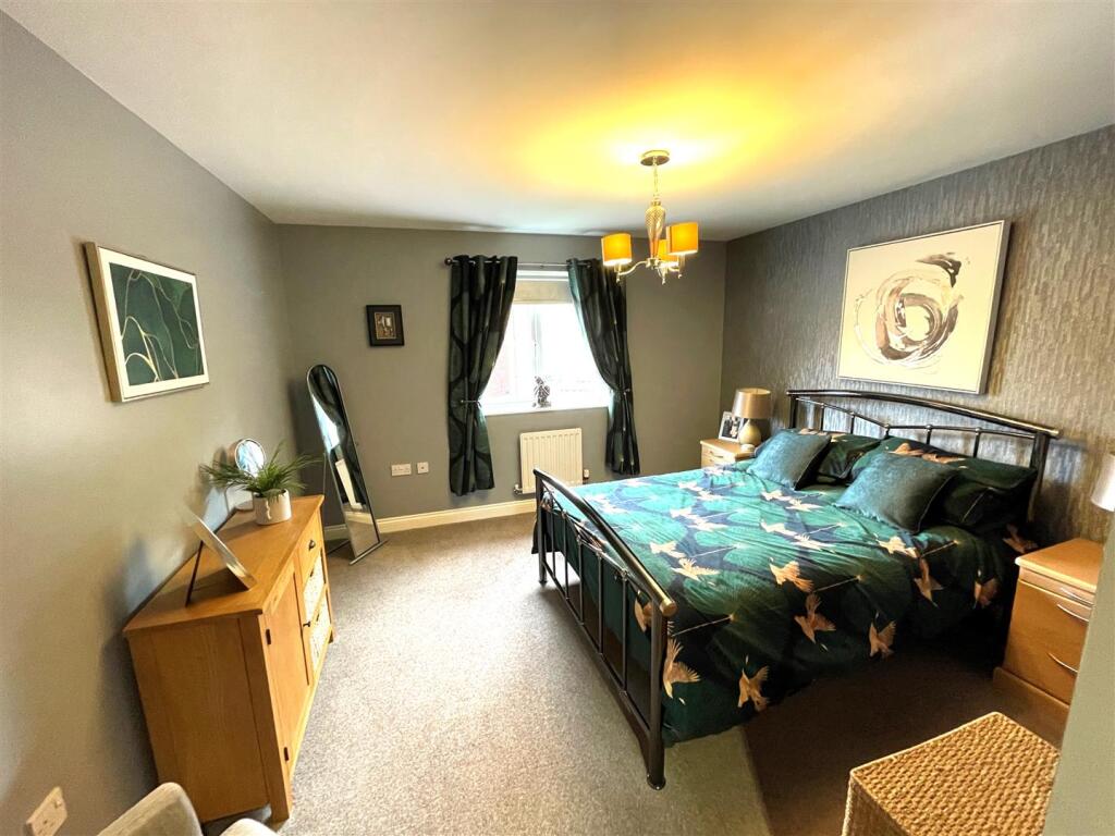 Bed 1.jpg